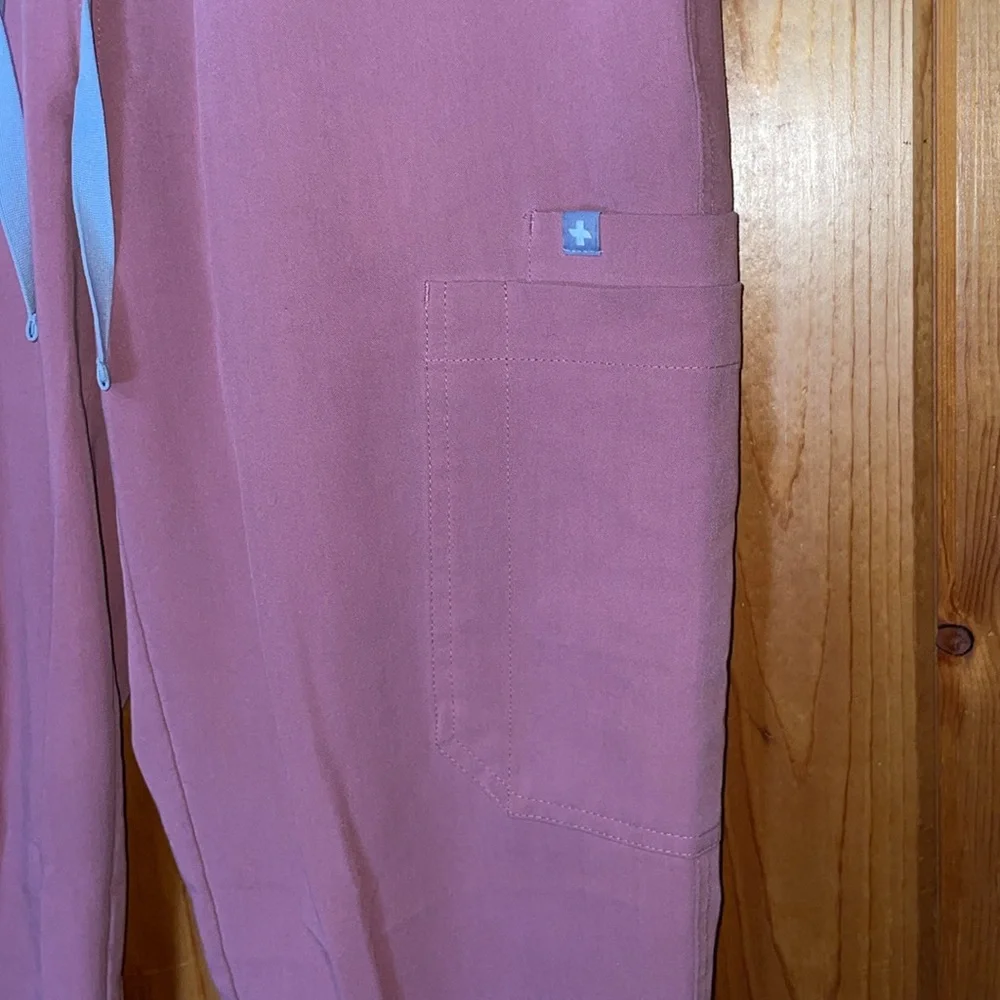 Mauve fig set FIGS Yola Scrub Pants 2 piece set catalina top XS/SM - Picture 6 of 15